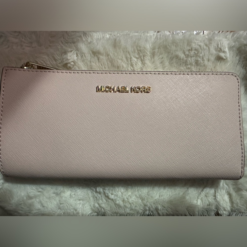 Slim Michael Kors wallet